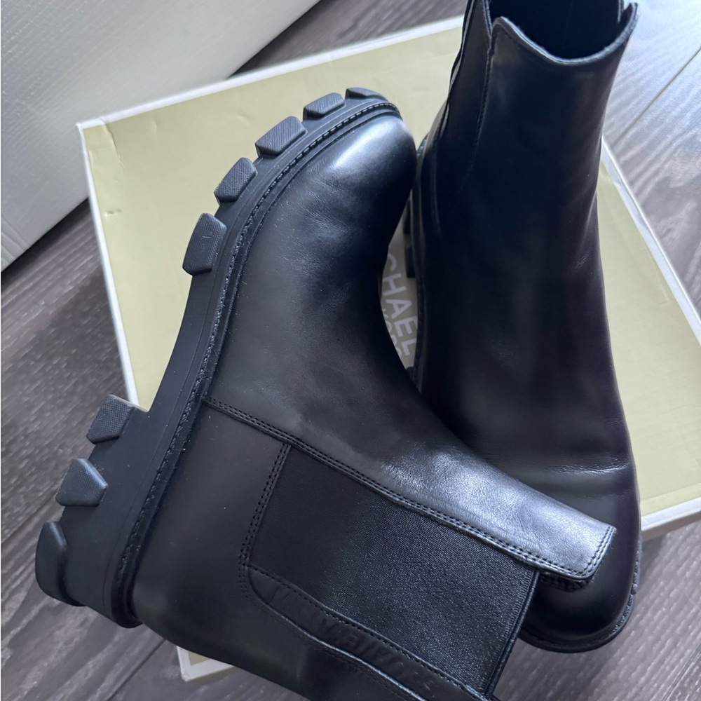 Michael Kors NIB black Leather Ankle Boots